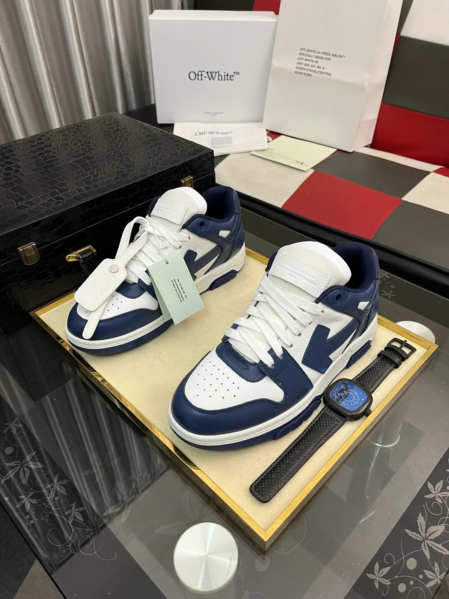 Men's shoes 💰600⌚️⌚️ OFF-White C/O VirGil Abloh fashionable and versatile casual shoes. Exclusive first release of the new model. Made of environmentally friendly cowhide leather and mesh fabric upper material. The insole is embedded with foam cushioning EVA material. The correct midsole is equipped with EVA lightweight cushioning. External tooth nail rubber outsole. The correct accessories can be customized simultaneously. Women's model: 35-40 Men's model: 39-45